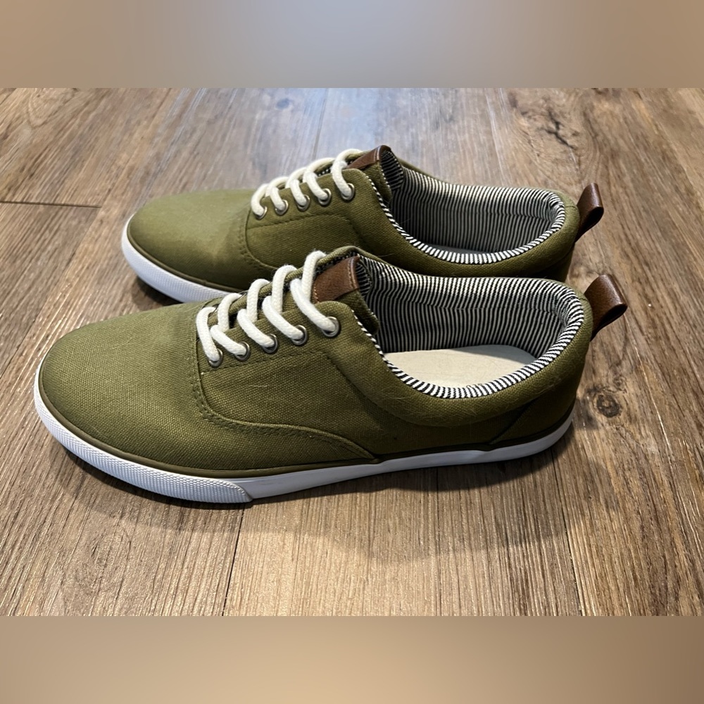 Green shoes